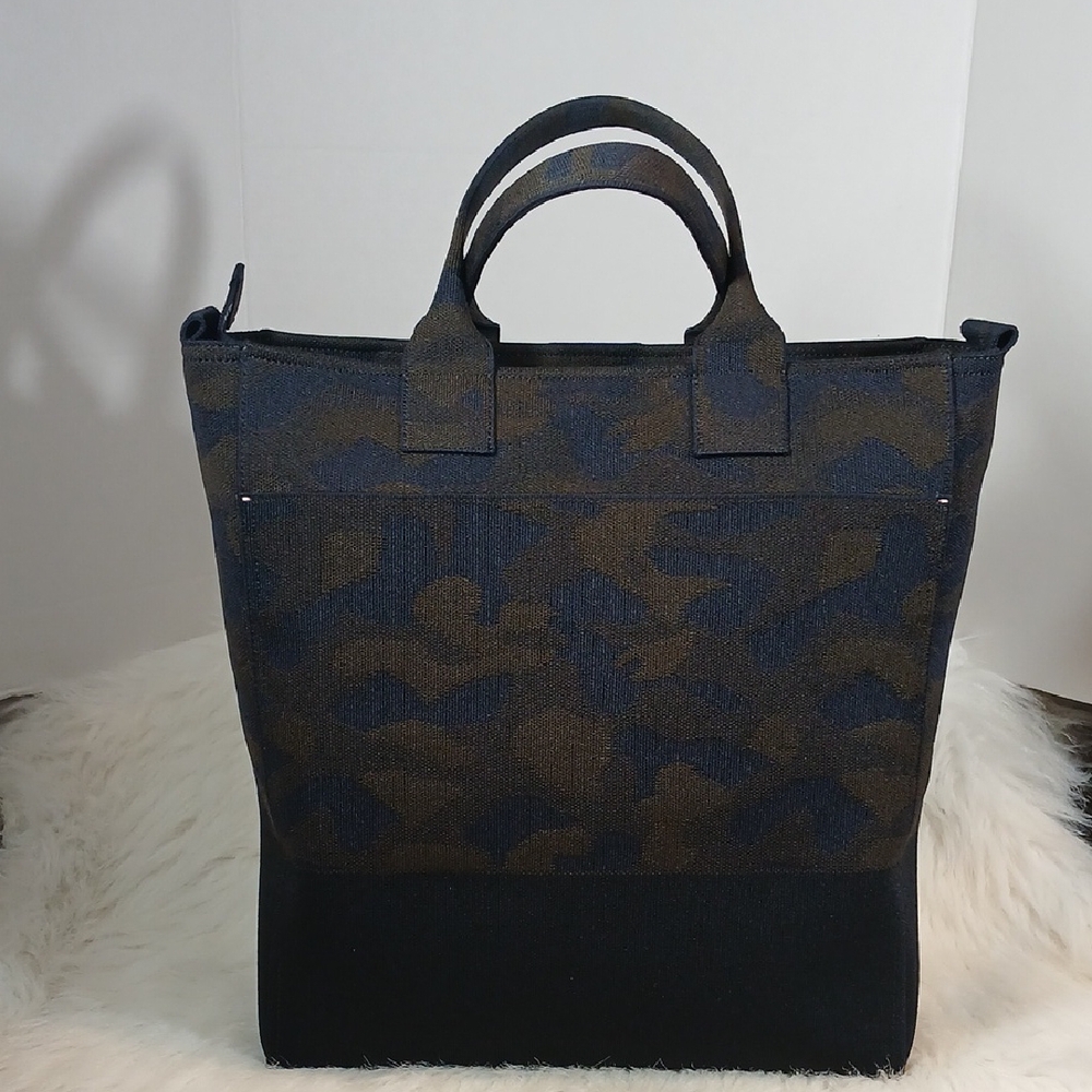 Rothy's The Carry All Women/Men Travel Camouflage Tote Bag